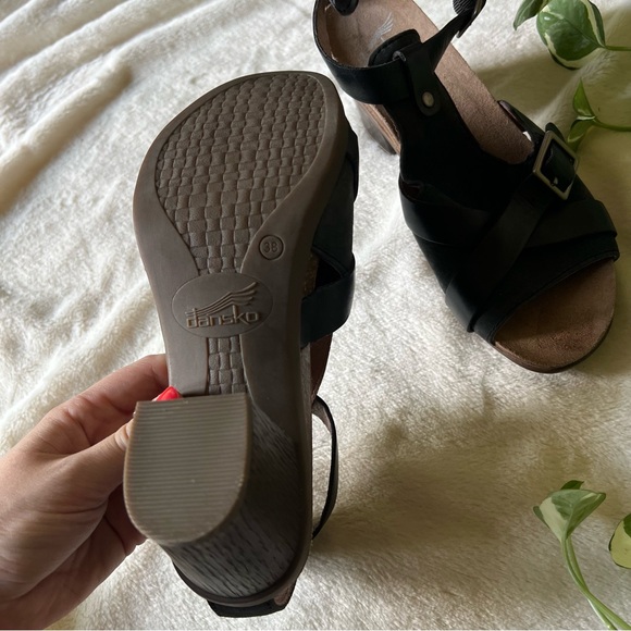 Dansko Black Women's Sandals - Picture 5 of 8